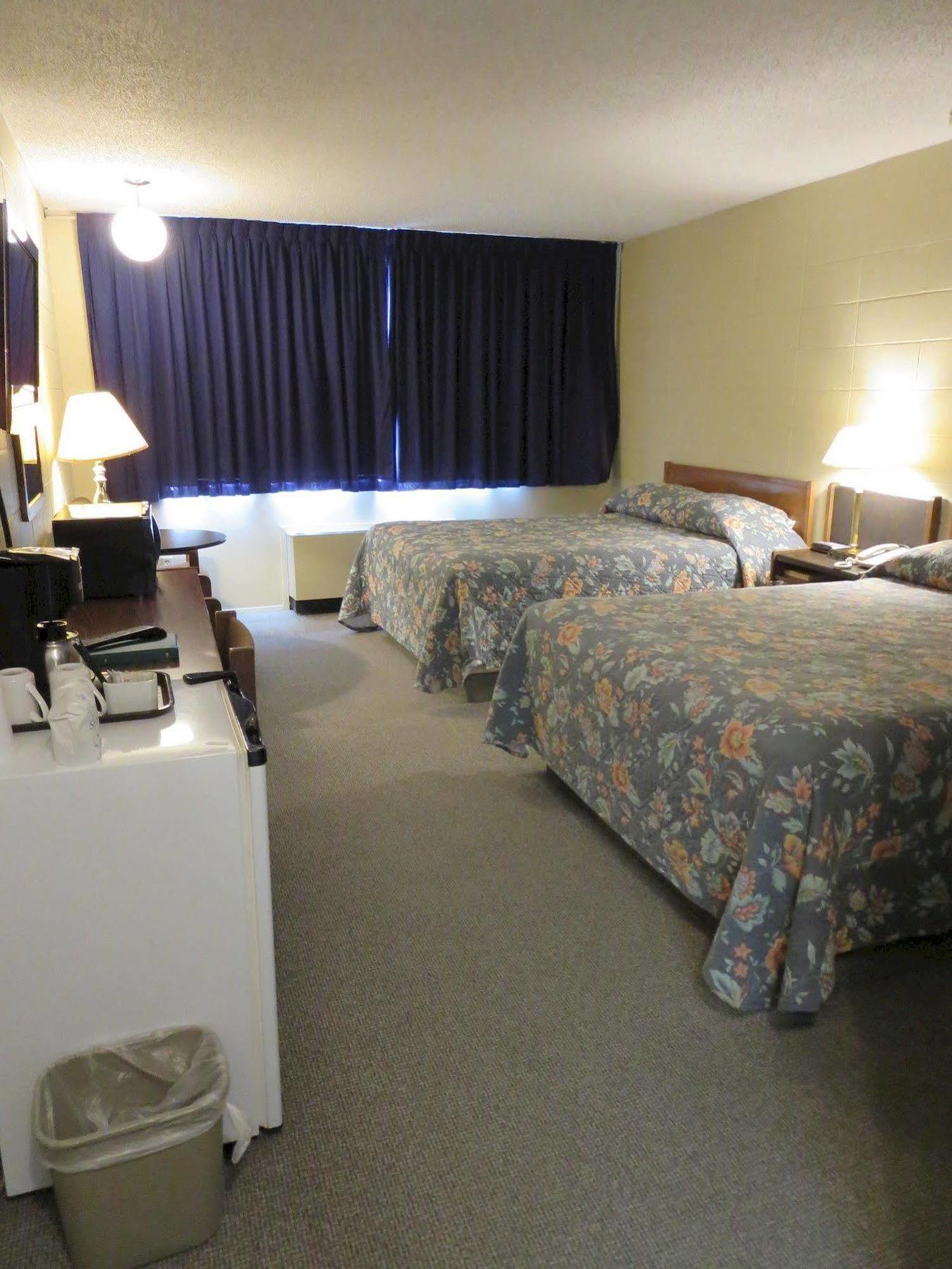 Capri Motor Inn Smithers Exterior photo